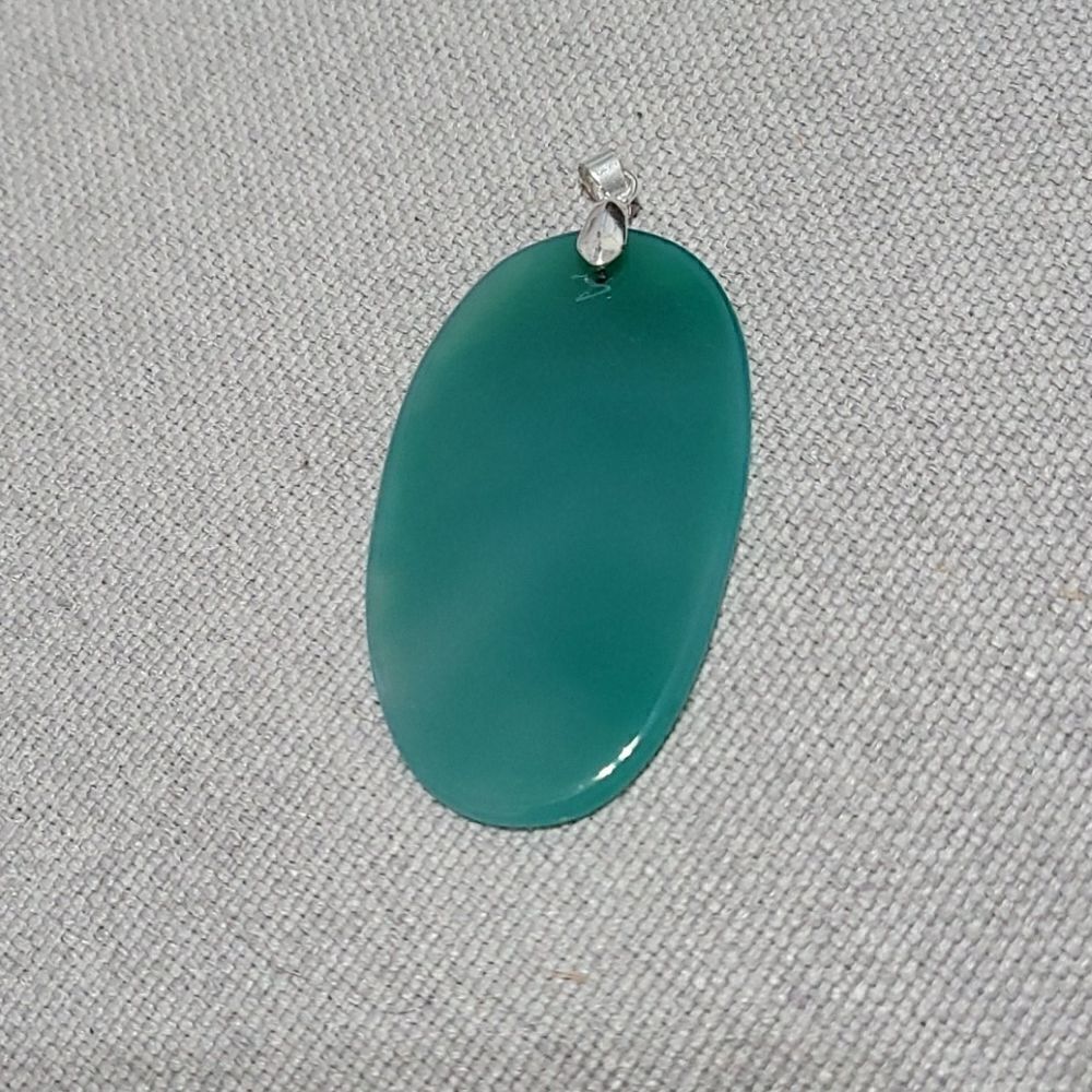 Oval green onyx pendant